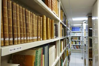 Rayonnage de la bibliothèque